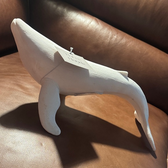 White Whale Sculpture - Picture 10 of 10